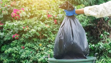 可降解塑料袋装湿垃圾不用“破袋”？专家 不可以